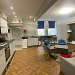 Entire Apartment In Central Brighton